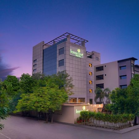 Lemon Tree Hotel, Noida Extérieur photo