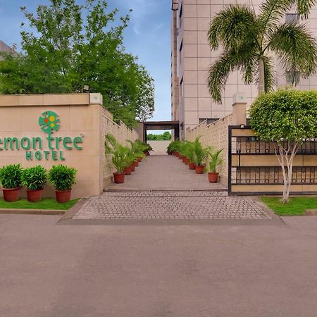 Lemon Tree Hotel, Noida Extérieur photo