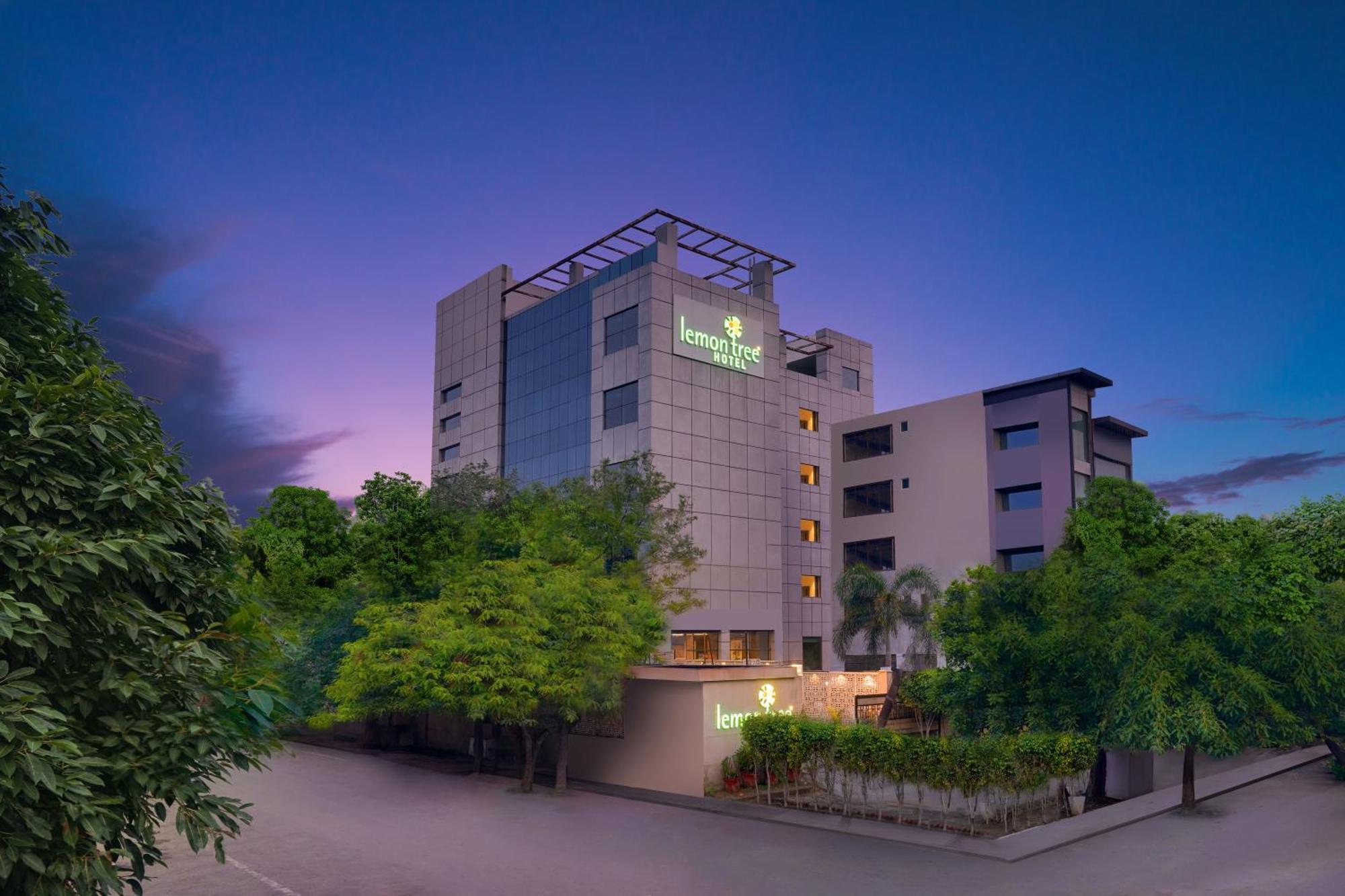 Lemon Tree Hotel, Noida Extérieur photo