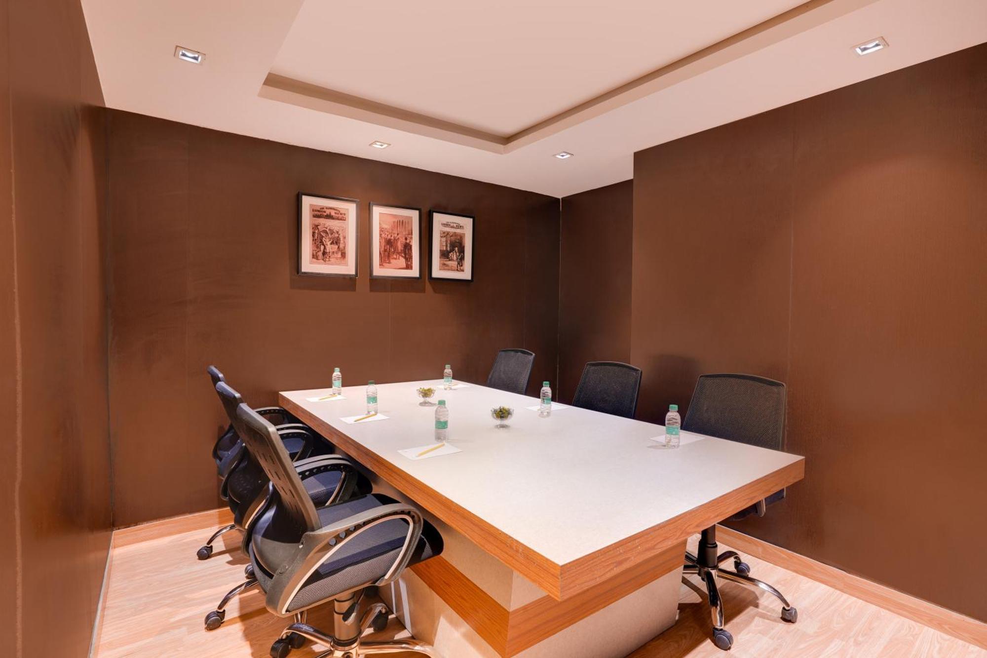 Lemon Tree Hotel, Noida Extérieur photo