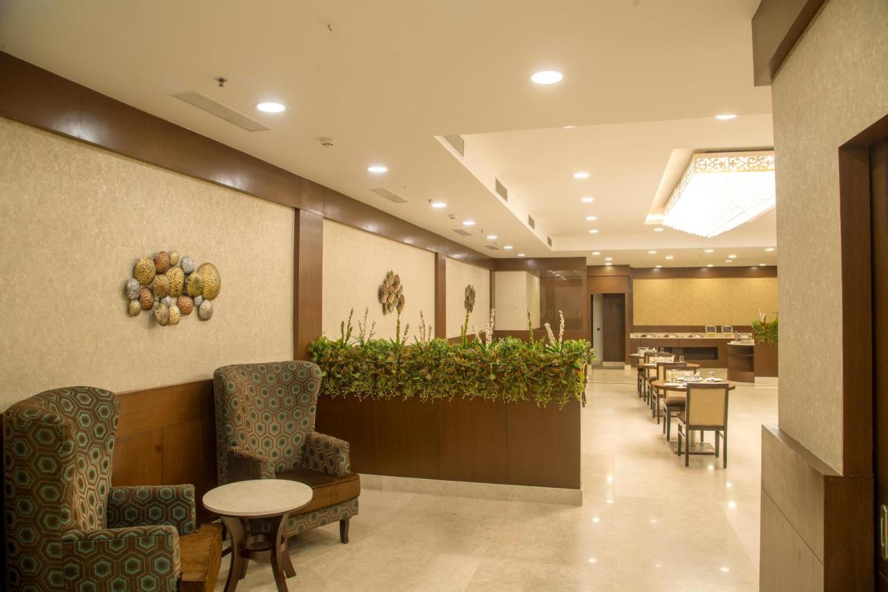 Lemon Tree Hotel, Noida Extérieur photo