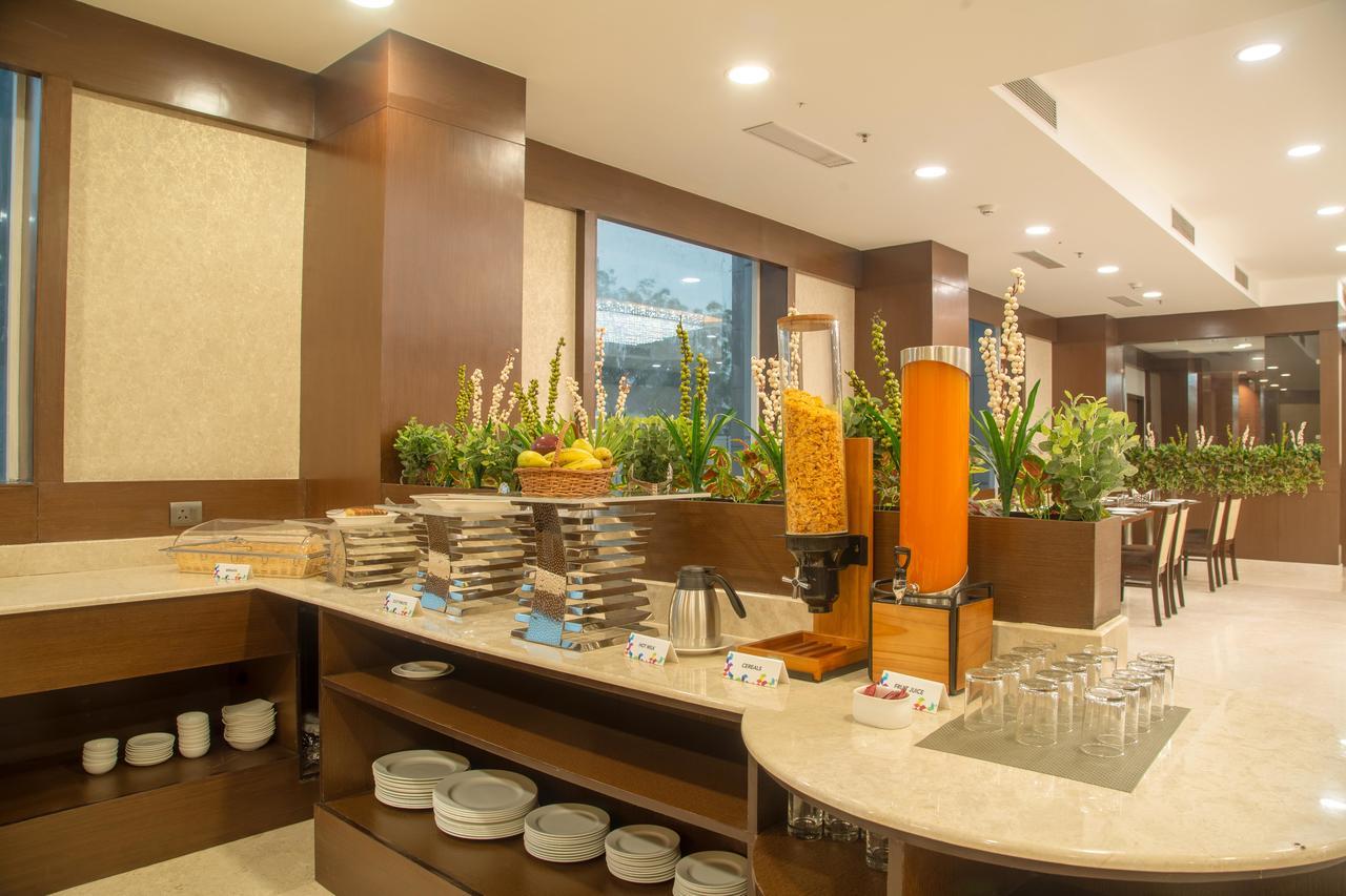 Lemon Tree Hotel, Noida Extérieur photo
