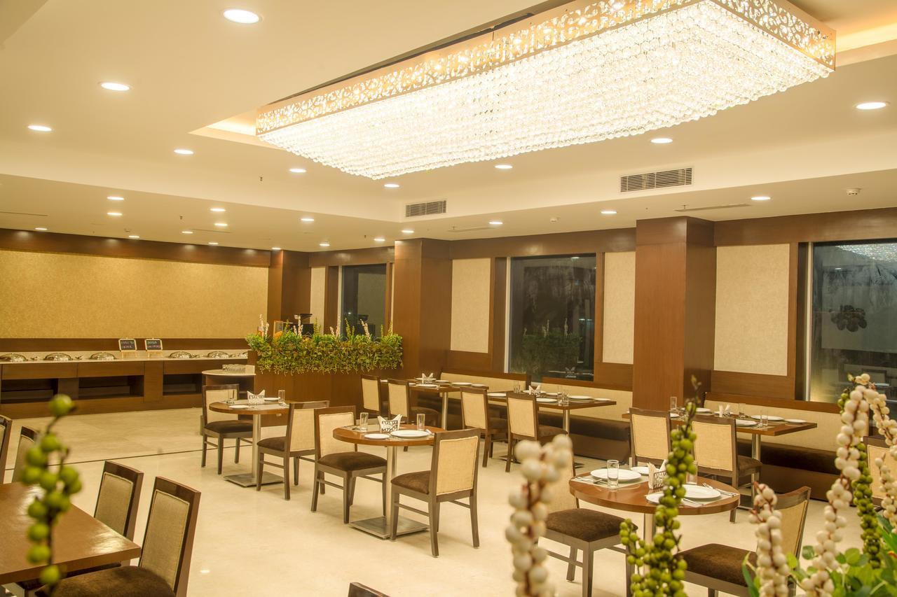 Lemon Tree Hotel, Noida Extérieur photo