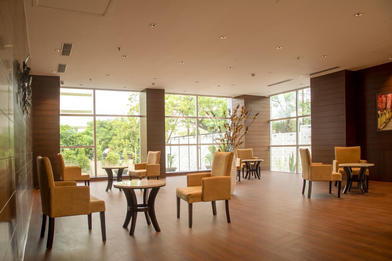 Lemon Tree Hotel, Noida Extérieur photo